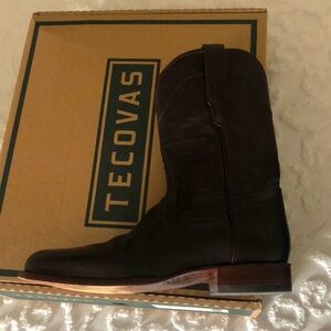 Men’s Tecovas The Earl in Burgundy/Brown leather. Gently worn- size 11D